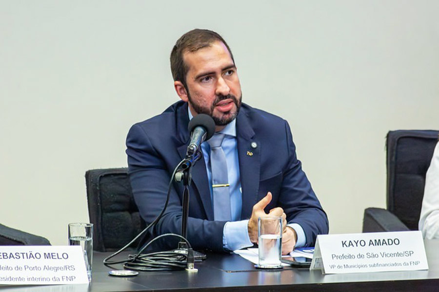 Prefeito de São Vicente cobra revisão de repasses aos municípios e solicita aporte federal na Saúde