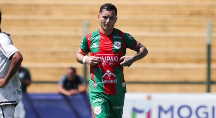 Lucas Xavier comemora primeiro gol e liderança da Portuguesa Santista