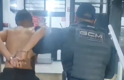 Adolescente é detido após avançar contra guardas durante abordagem em Guarujá