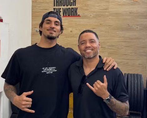 Gabriel Medina terá guarujaense Adriano de Souza como técnico para Mundial de 2026