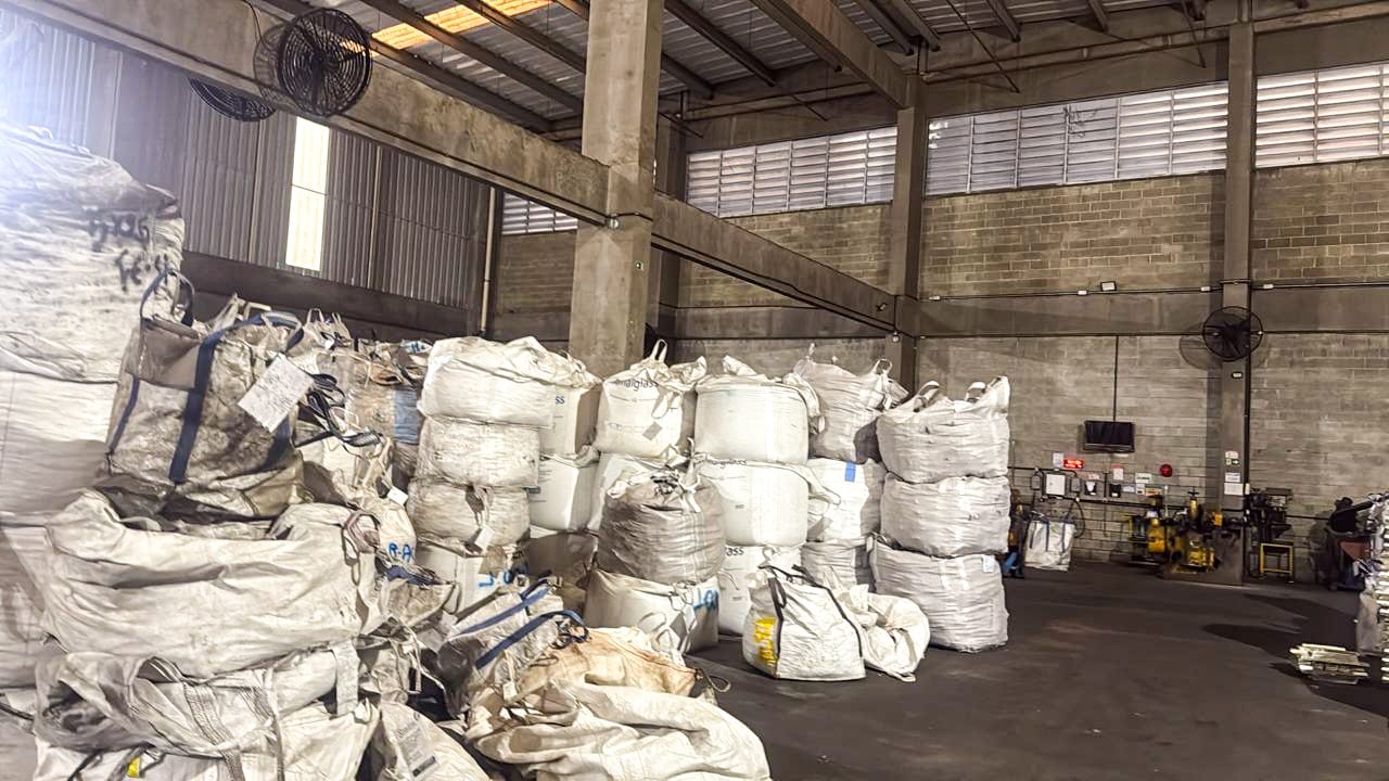 Polícia Civil desarticula esquema milionário de furto de minérios em polo logístico de Santos