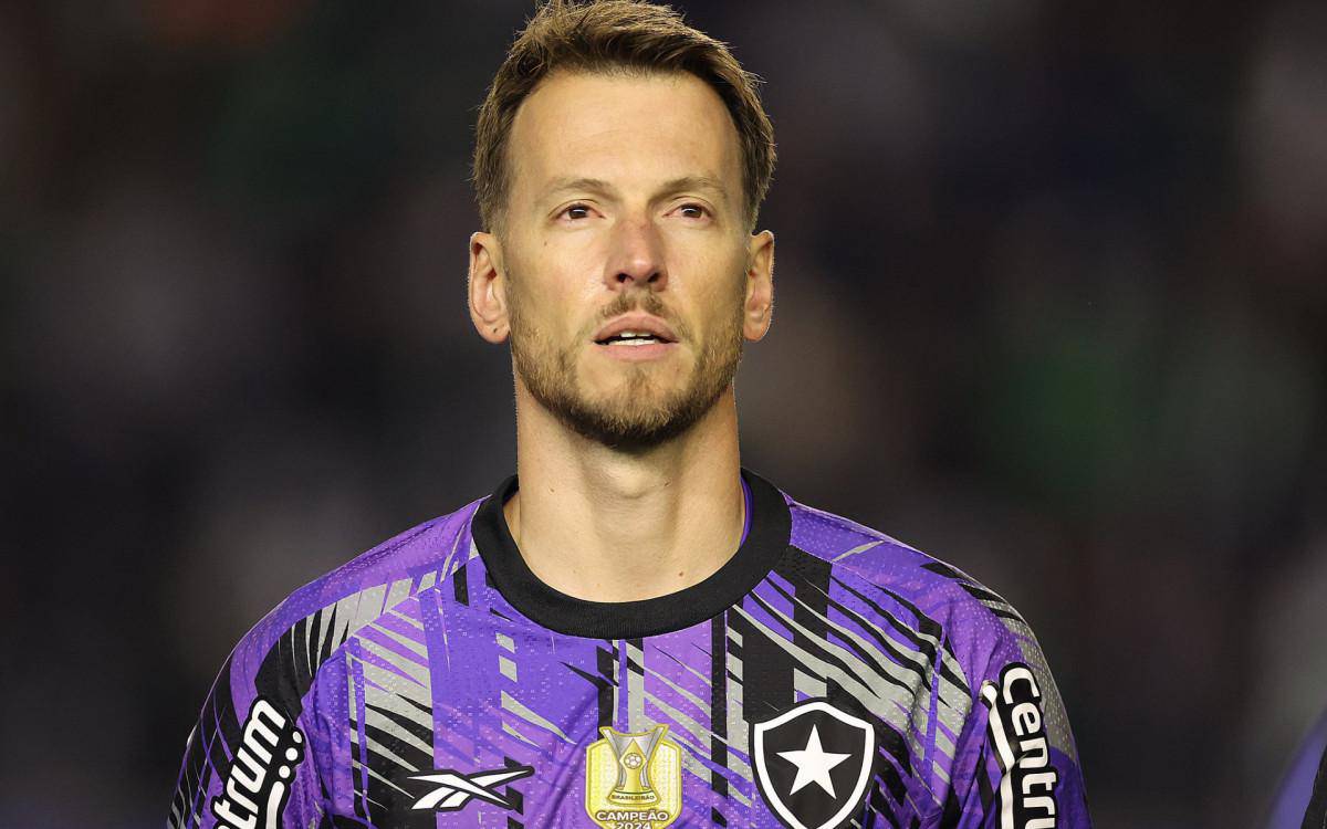 Após falhas, Botafogo vê goleiro Neto como negociável e aguarda propostas