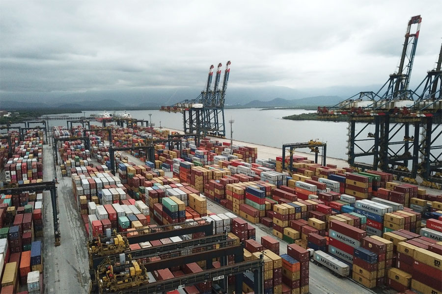 Fevereiro mantém recorde na movimentação de contêineres do Porto de Santos