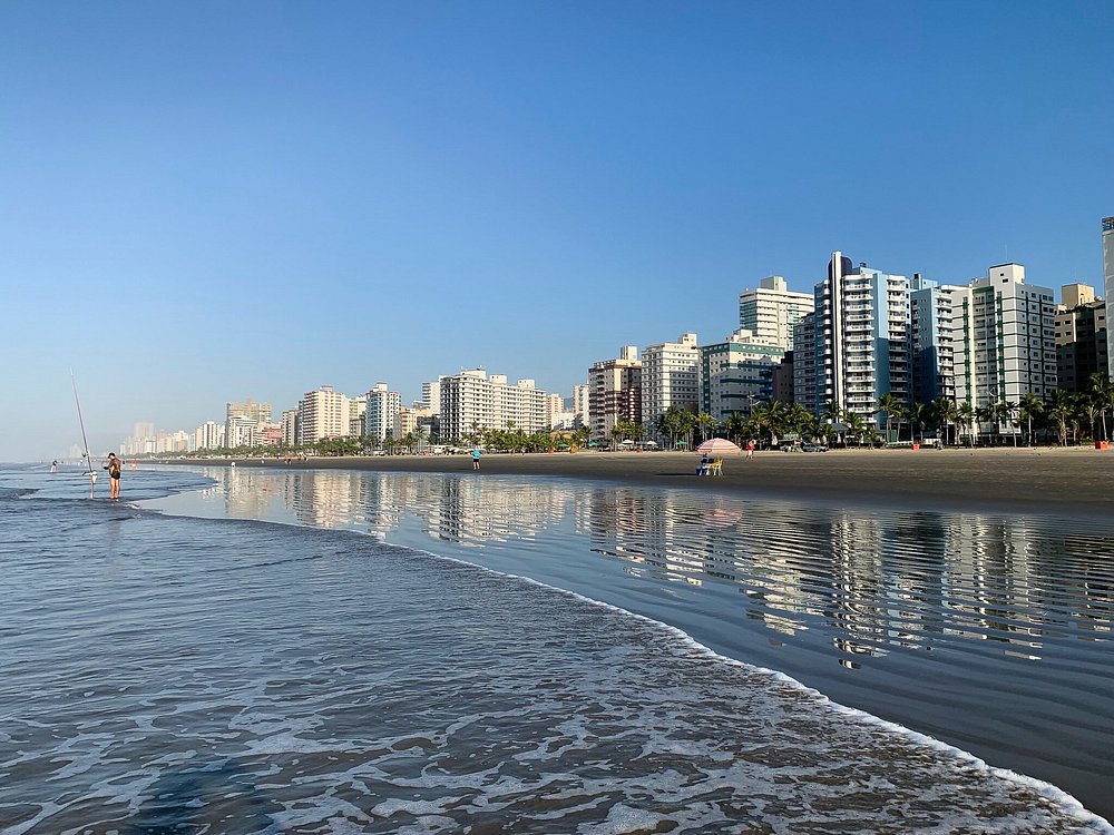 Dois banhistas morrem após serem resgatados inconscientes do mar em Praia Grande