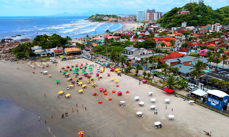 Pai se afoga e morre após entrar no mar com o filho em Itanhaém