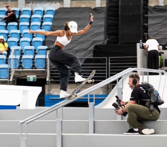 Rayssa Leal resolve na 1ª volta e está na semi do Mundial de skate street