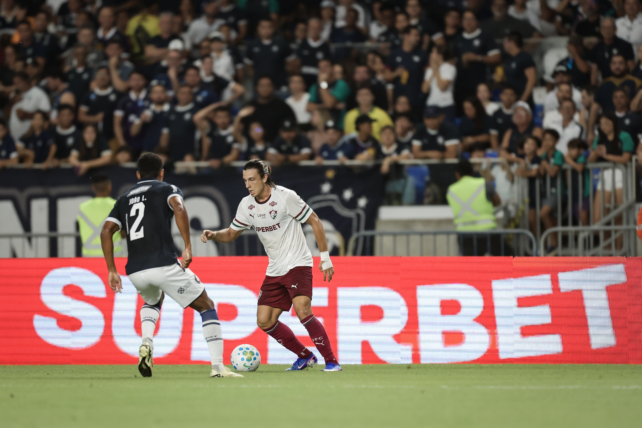 Fluminense bate o Remo em noite de estreias e cola na ponta do Brasileirão