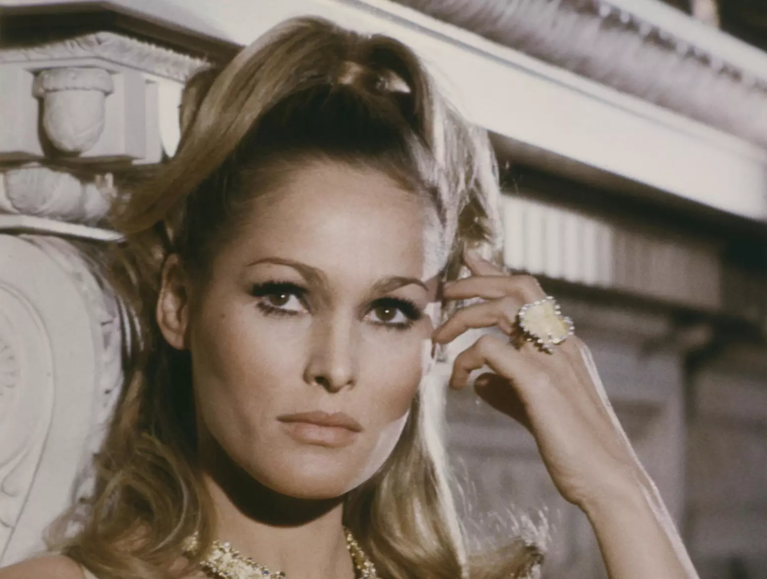 Atriz suíça Ursula Andress é vítima de golpe de R$ 120 milhões