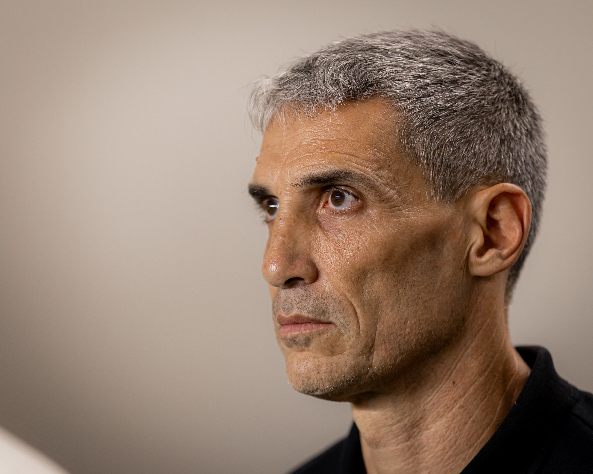 Santos demite Vojvoda após derrota para o Inter e sequência irregular no Brasileiro