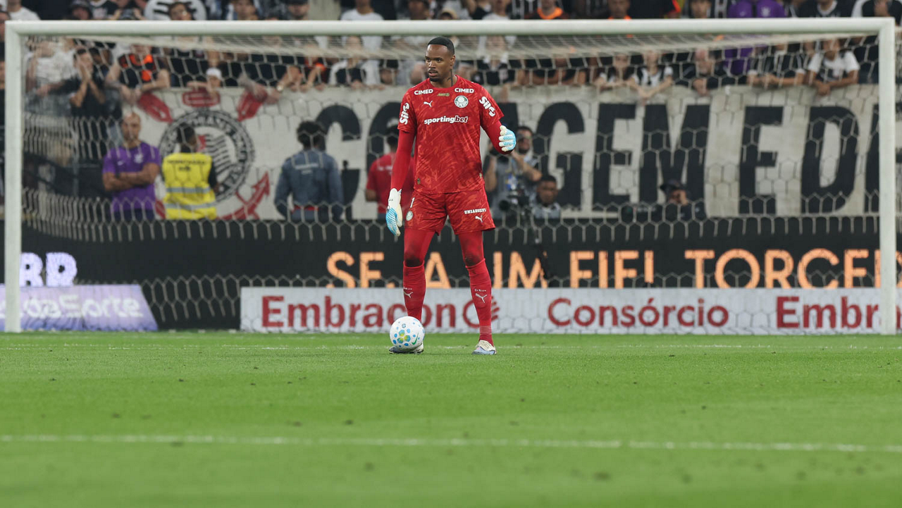 Racismo contra Carlos Miguel deve render multa de até R$ 100 mil ao Corinthians, prevê especialista
