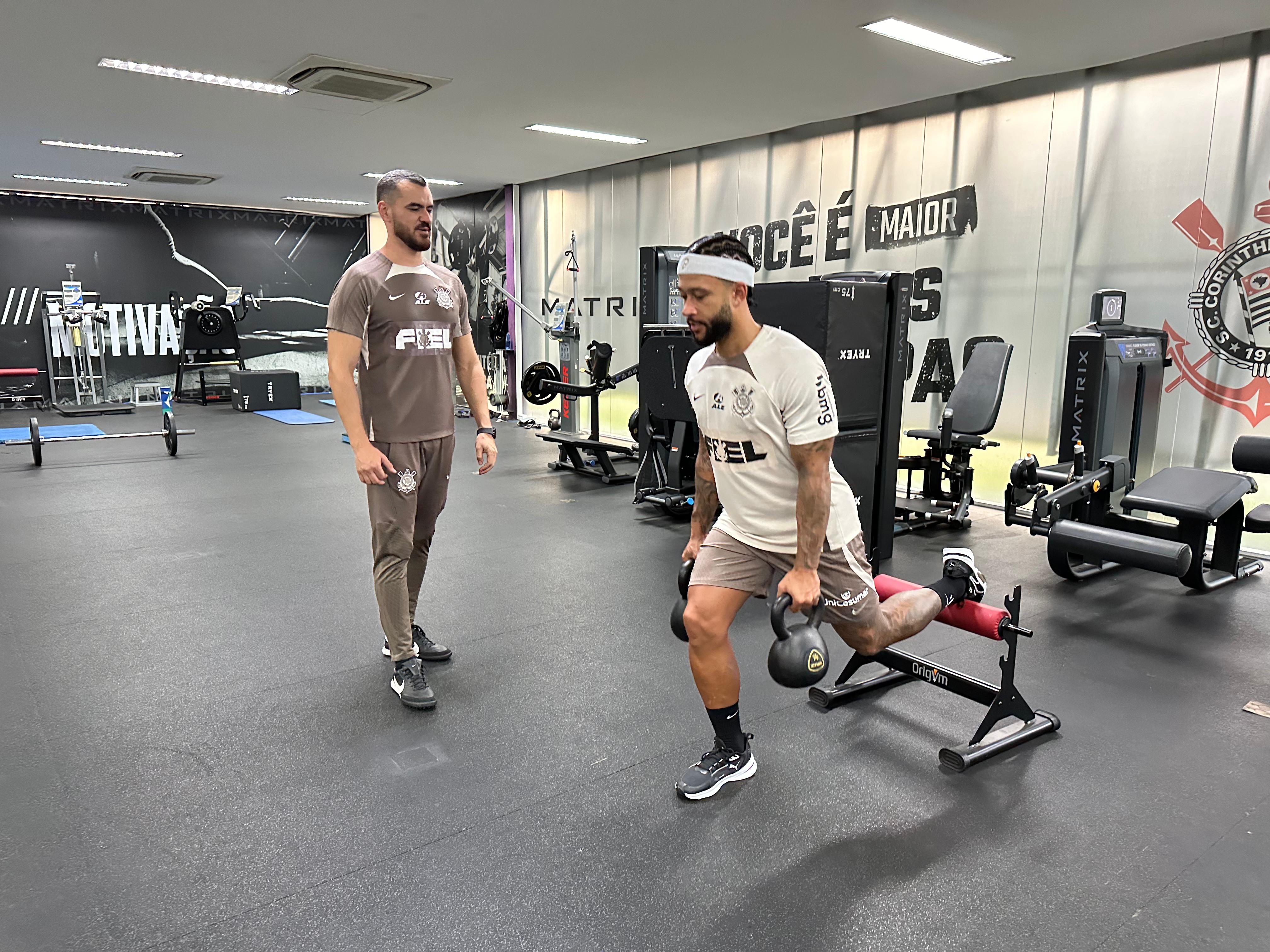 Corinthians aguarda retorno de Memphis no fim de semana após 11 dias fora