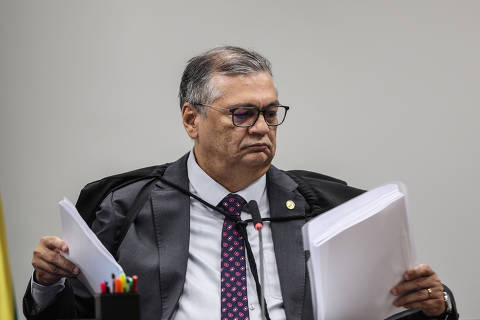 Flávio Dino pede vista e interrompe julgamento sobre eleições no RJ