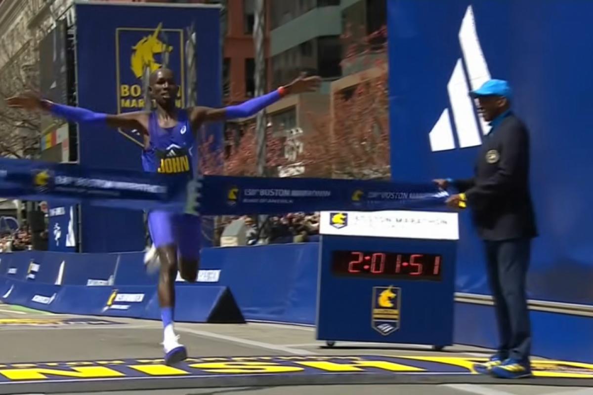 Com quebra de recorde, queniano John Korir é bicampeão da maratona de Boston