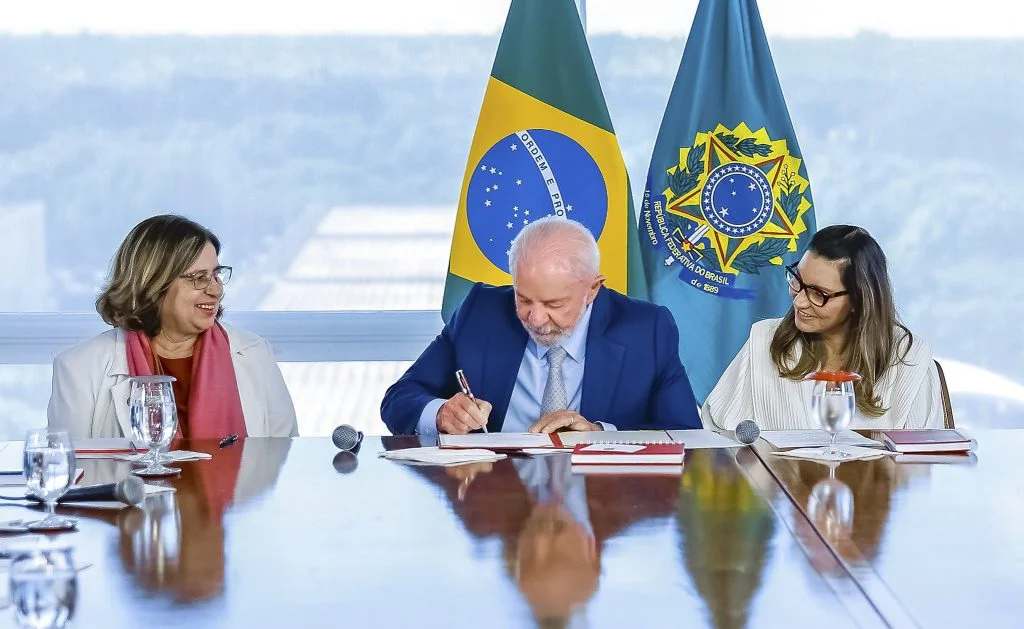 Lula sanciona lei que prevê uso de tornozeleira eletrônica em agressores de mulheres