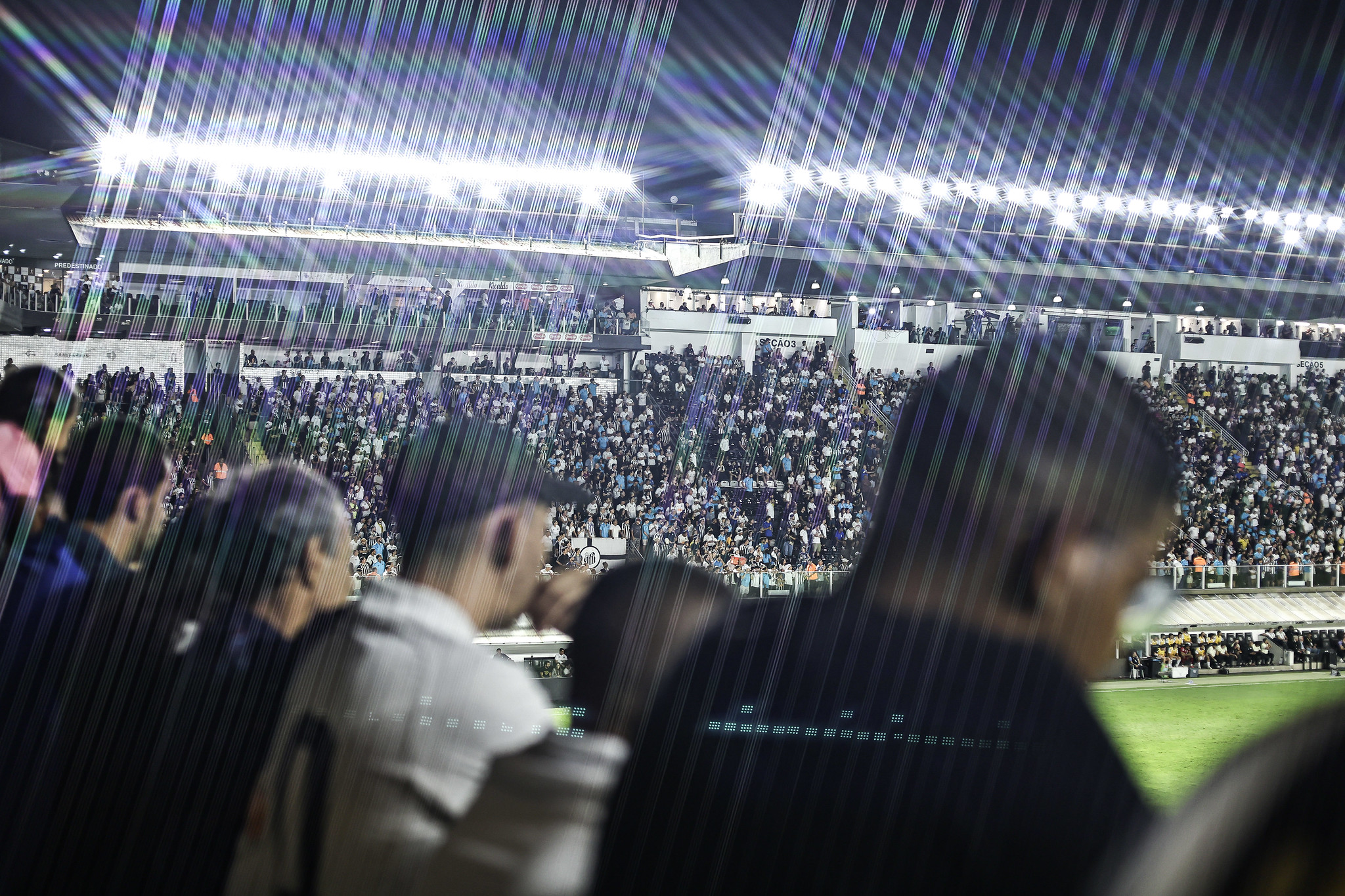 Torcedor do Atlético-MG é detido por ato obsceno na Vila Belmiro