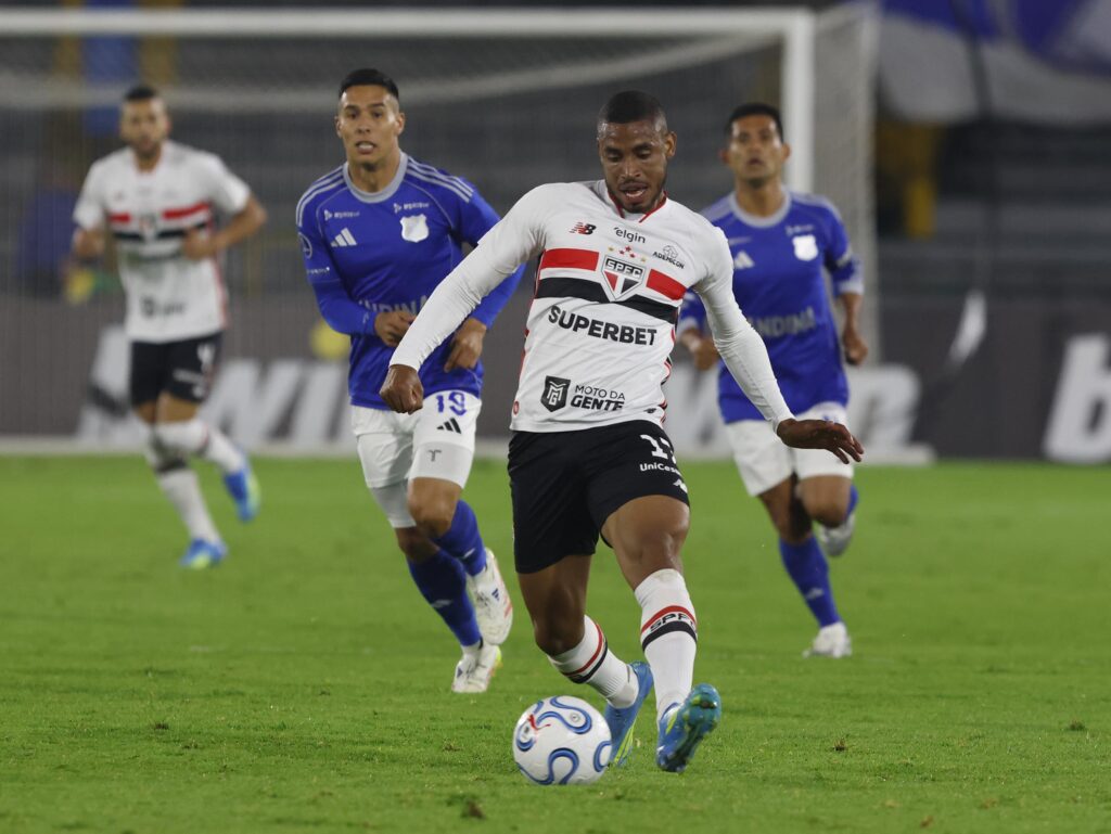 Mistão do São Paulo toma pressão, mas segura empate contra o Millonarios