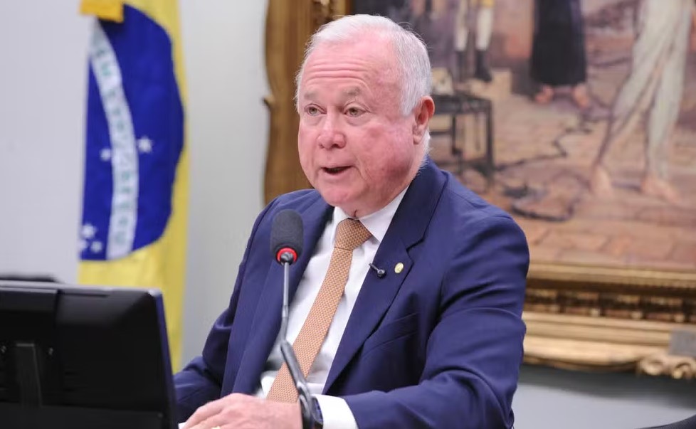 Comissão aprova relatório, e PEC da escala 6x1 avança na Câmara