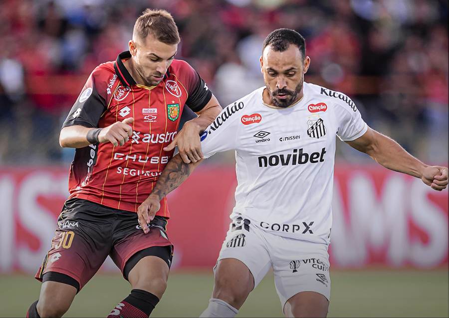 Santos cria na altitude, mas falha nas finalizações e estreia com derrota na Sul-Americana