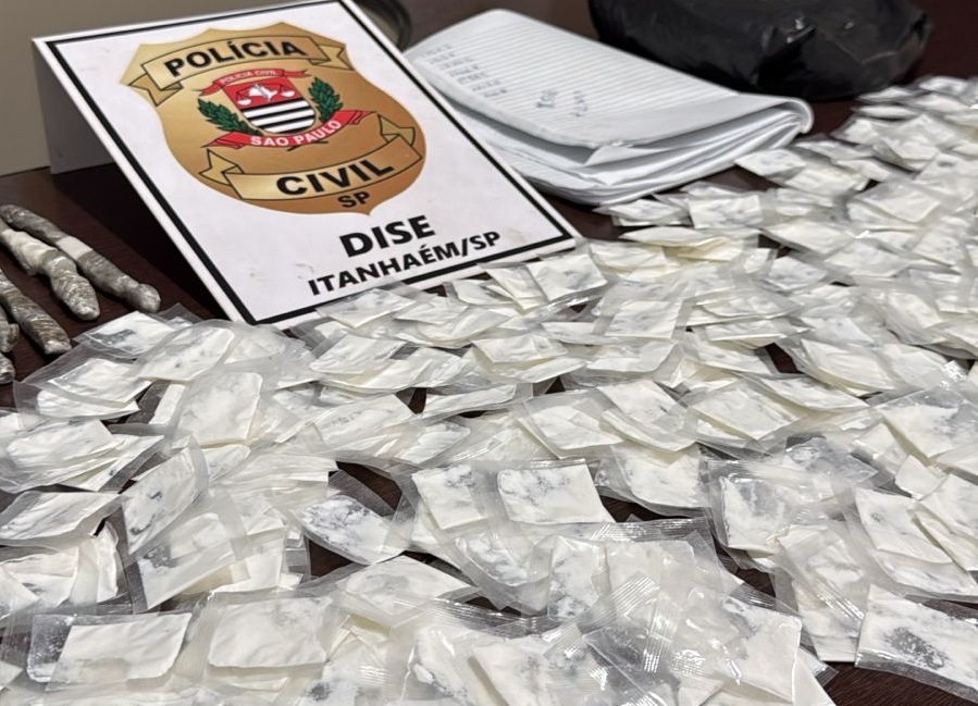 Dupla é presa com quase 450 porções de drogas após investigação em Itanhaém