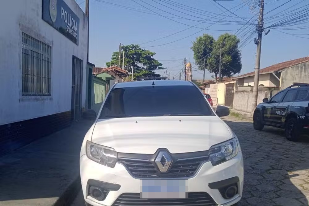 Motorista é preso em flagrante com carro adulterado e conta fraudulenta de aplicativo em Itanhaém
