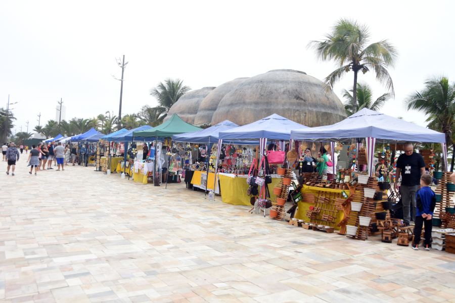 Feira de Artesanato Itinerante movimenta orla do Tupi neste domingo em Praia Grande