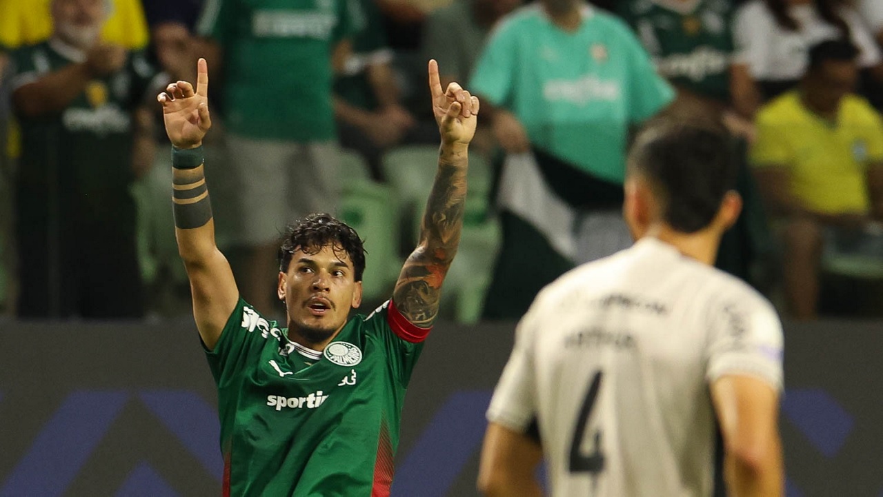 Palmeiras tem expulso, mas segura Athletico e mantém gordura na liderança