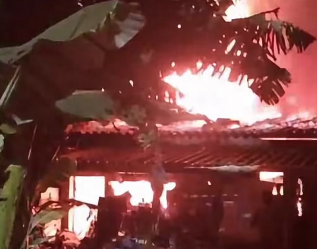 Incêndio atinge residência em Cubatão e assusta moradores de comunidade