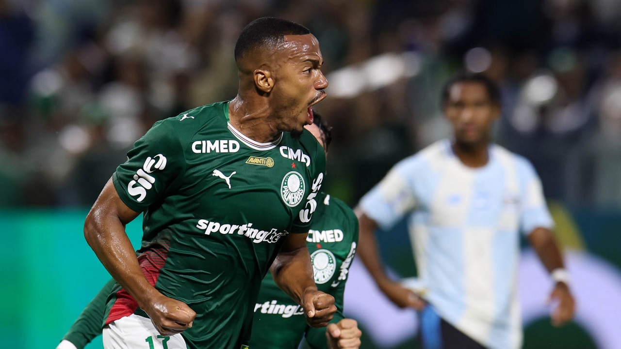 Palmeiras bate Grêmio com dois gols de herói improvável e mantém liderança