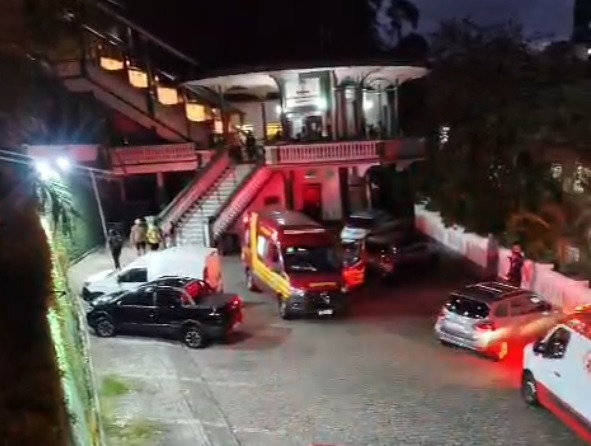 Homem é socorrido com sangramento intenso após mordida de cachorro no Monte Serrat