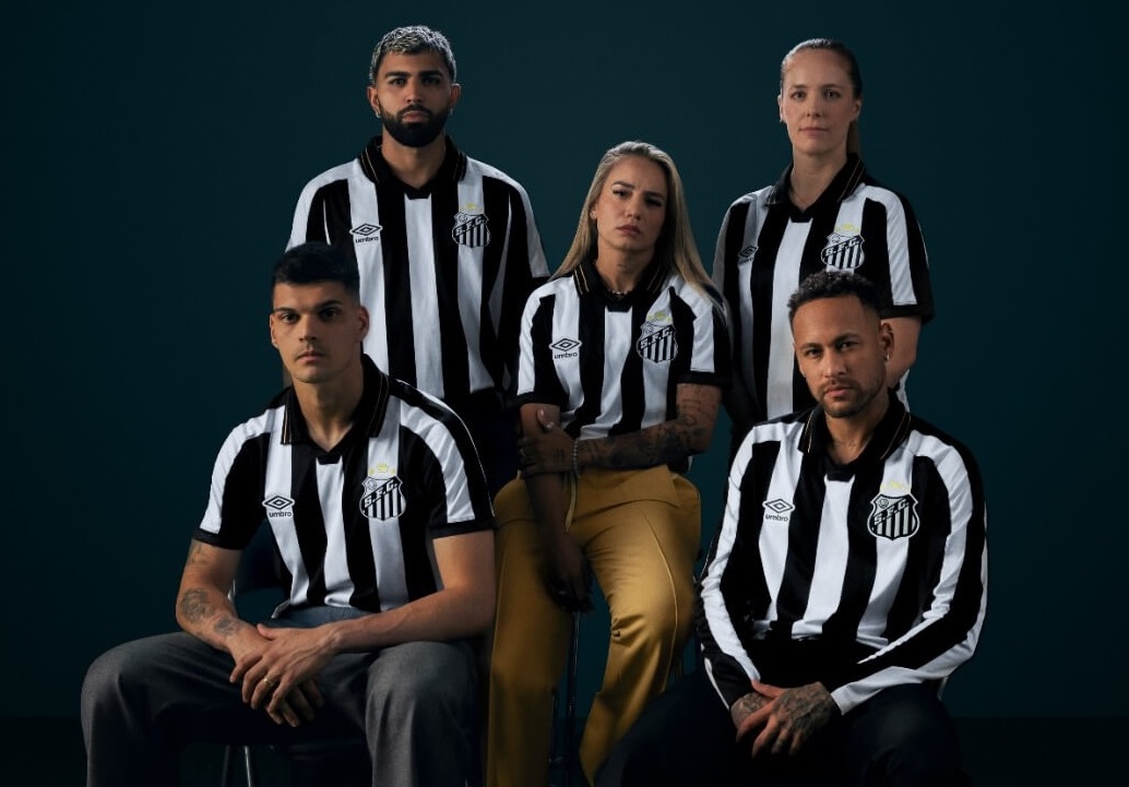 Santos apresenta nova camisa listrada para a temporada 2026