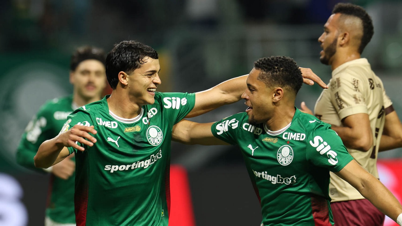 Palmeiras encaminha vaga na Copa do Brasil, mas Vitor Roque preocupa