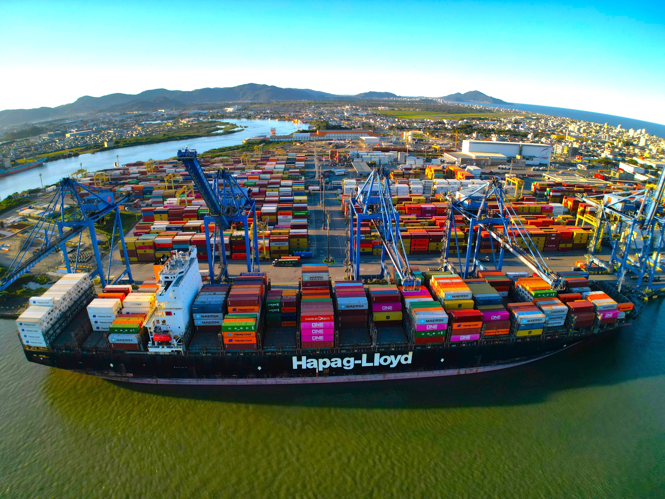 Portonave é o primeiro terminal portuário de Santa Catarina a atingir a marca de 15 milhões de TEUs movimentados