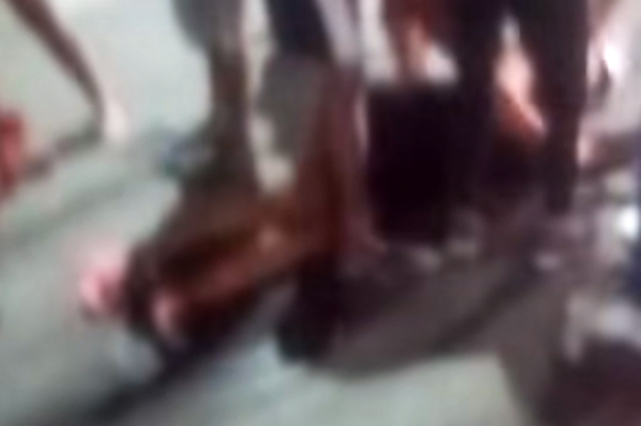 Mulher e criança ficam feridas em acidente envolvendo motocicletas em morro de Santos