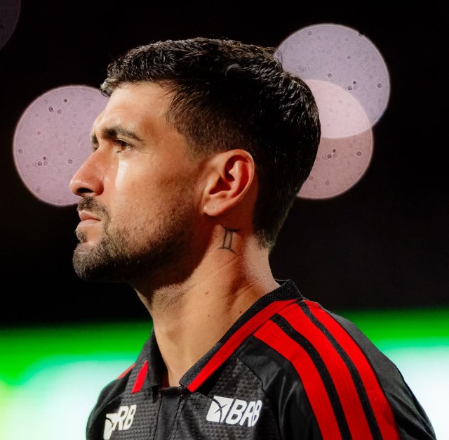 Arrascaeta tem fratura na clavícula confirmada pelo Flamengo após exames