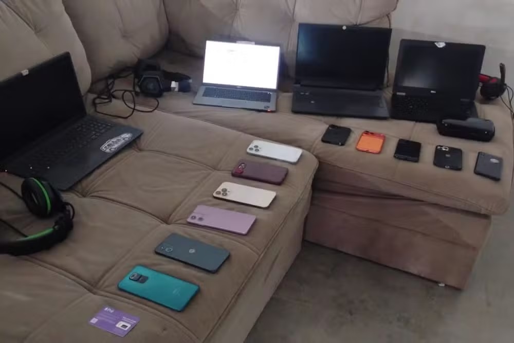 Polícia Militar desarticula central clandestina de golpes e detém seis pessoas em Itanhaém