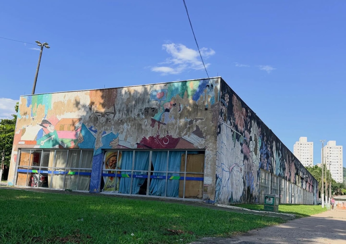 Abandono no CEU das Artes gera revolta entre moradores da Zona Noroeste de Santos