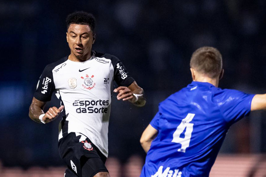 Lingard desencanta, e mistão do Corinthians vence Barra-SC em sua estreia na Copa do Brasil