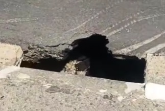 Avenida de Vicente de Carvalho é interditada após cratera se abrir