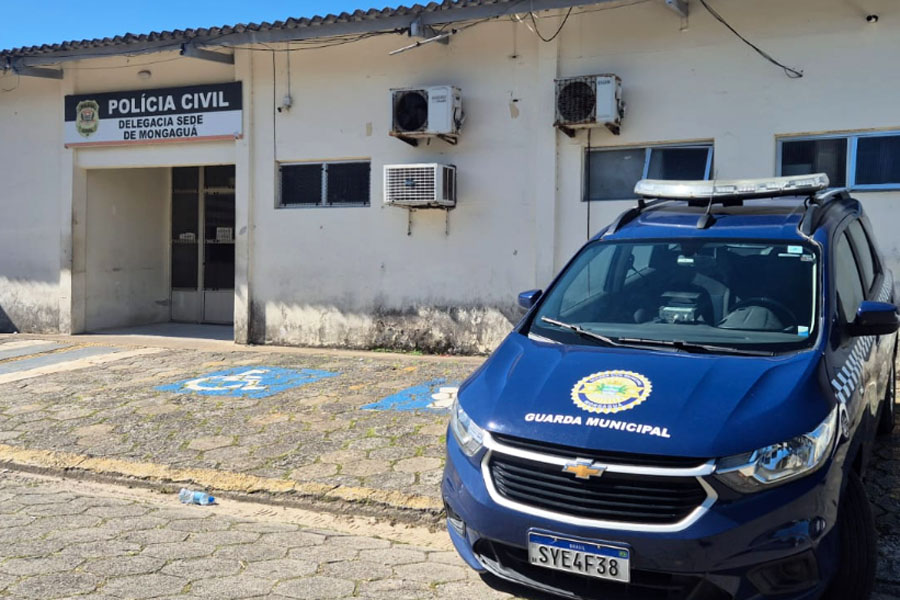 Jovem é preso após chutar e jogar cinco litros de óleo sobre sua própria mãe em Mongaguá