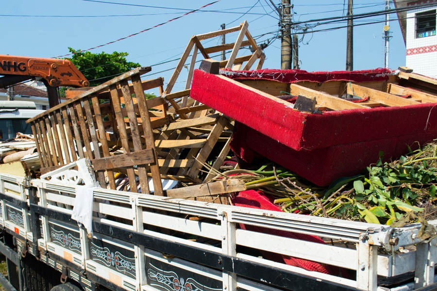 São Vicente altera lei e endurece combate ao descarte irregular com multas de até R$ 430 mil