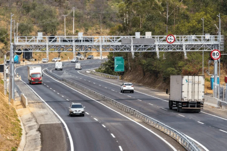 Governo suspende 3,4 milhões de multas de pedágios 'free flow'