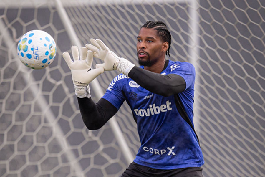 Goleiro que nunca foi vazado vira opção no Santos para substituir Brazão contra o Coxa