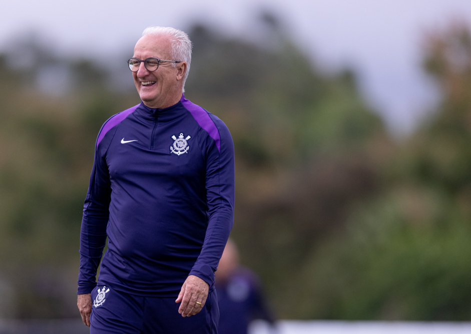 Decisões de Dorival incomodam e abalam respaldo do treinador no Corinthians