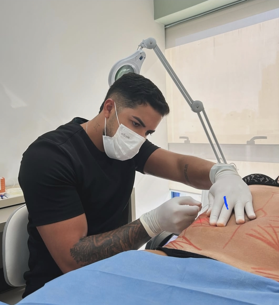 Falso médico tem prisão preventiva decretada por atuar com procedimentos estéticos em Guarujá