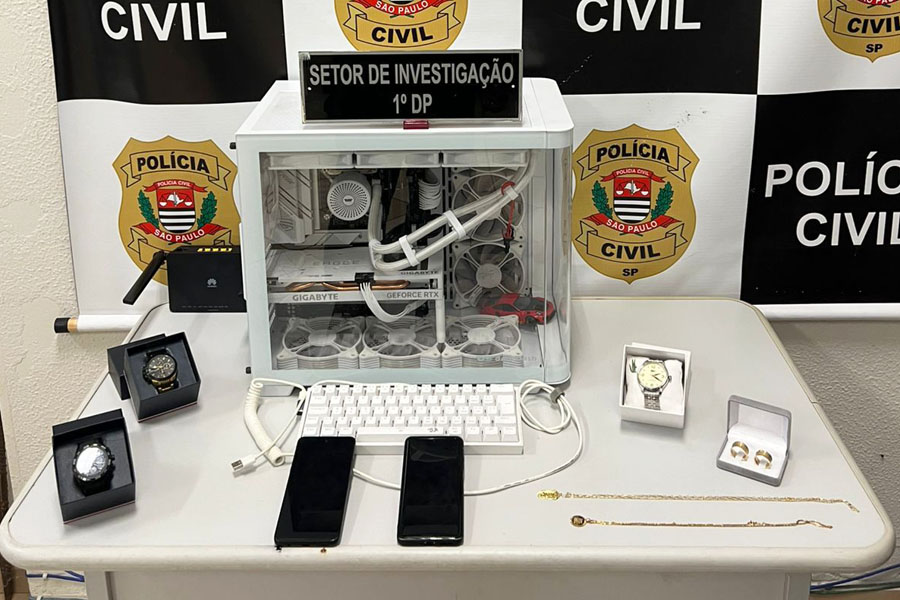 Polícia cumpre mandado em Guarujá em casa utilizada como 'central' para golpe do falso advogado