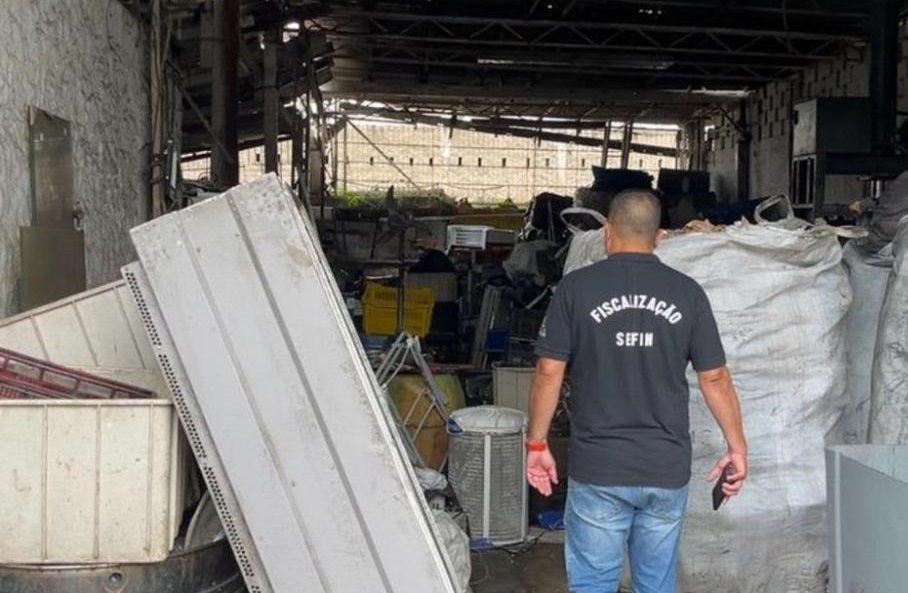 Fiscalizações resultam em multas e interdição de estabelecimentos comerciais em Santos