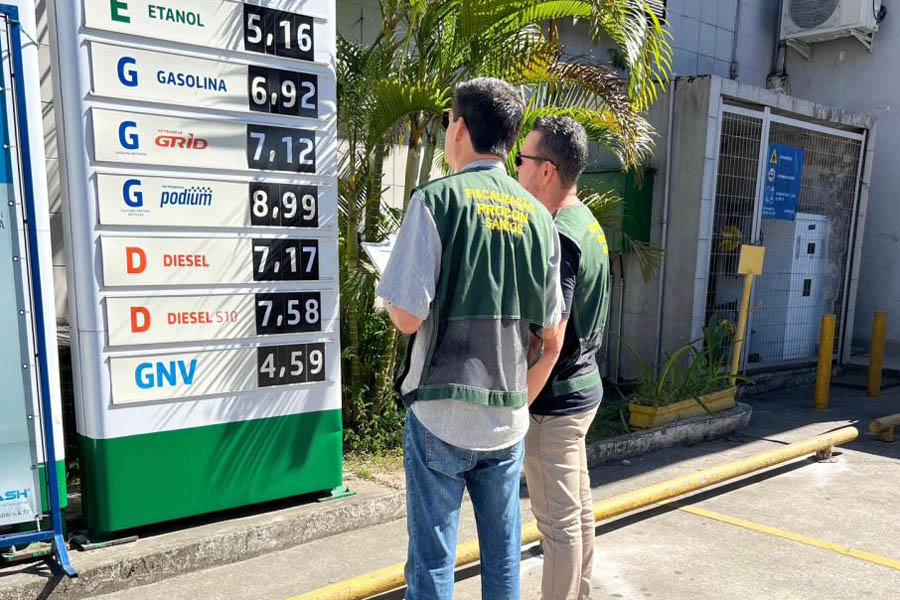 Operação Tanque Limpo monitora postos de combustíveis em Santos