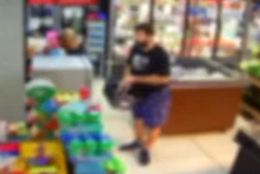 Homem furta chocolates e ovo de Páscoa em supermercado de Santos; VÍDEO
