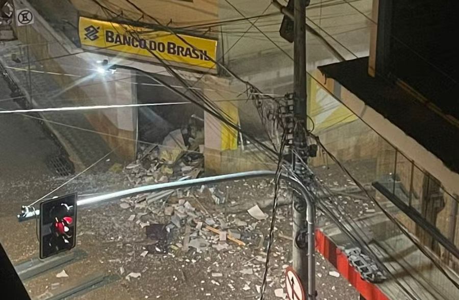 Criminosos explodem agência do Banco do Brasil no interior de MG