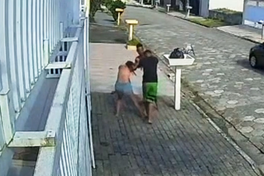 Homem é preso após agredir mulher e filho autista em Peruíbe; VÍDEO